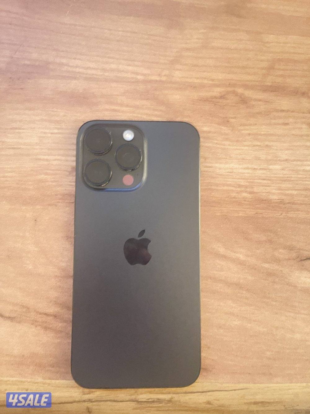 Slightly used 15 pro max with 256 gb no cracks not broken3