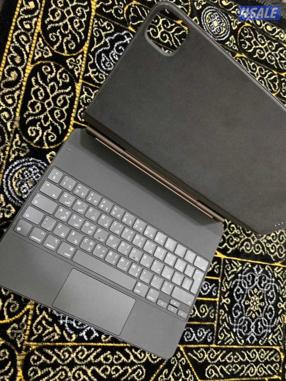 كيبورد ابل ماجيك الاصلي 12.9 بوصة نظيف وشغال تمام ما فيه شي3
