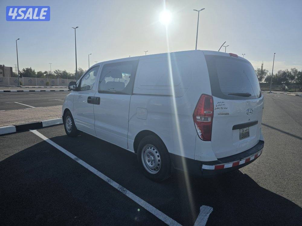 هيونداي H1 بوكس مقفل2