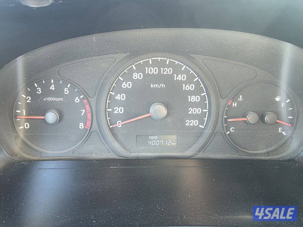 هيونداي H1 بوكس مقفل10