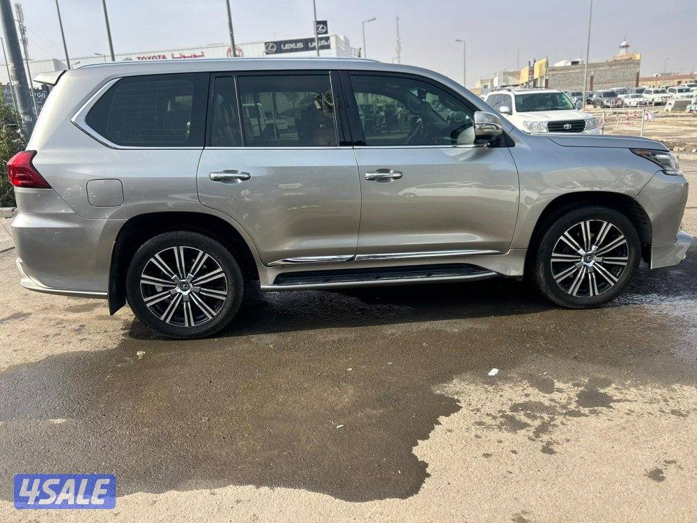 لكزس LX570 s موديل 2018 ماشى 158.000 k.m  وارد الساير .صبغ وكالة3
