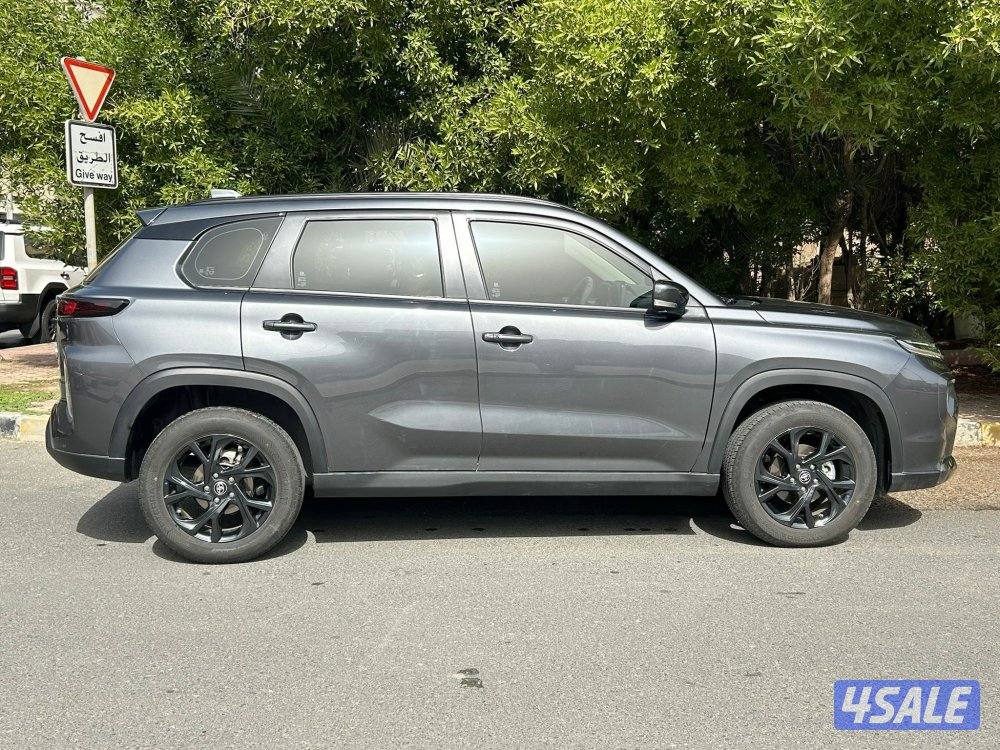 تويوتا اوربن موديل 2025 ماشي 11 الف تحت الكفالة مالك الاول4