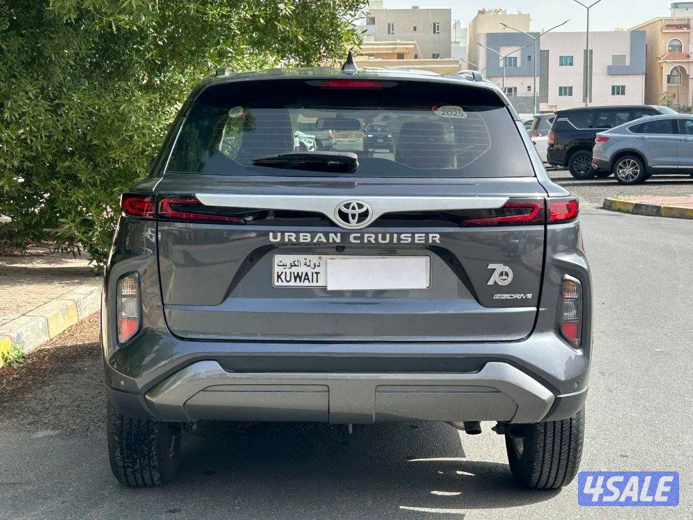 تويوتا اوربن موديل 2025 ماشي 11 الف تحت الكفالة مالك الاول5