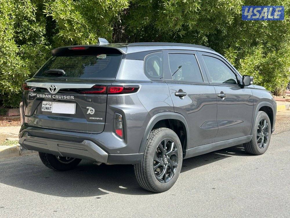 تويوتا اوربن موديل 2025 ماشي 11 الف تحت الكفالة مالك الاول6