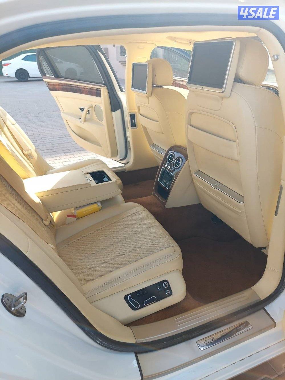 للبيع سيارة بنتلي صالون 20146