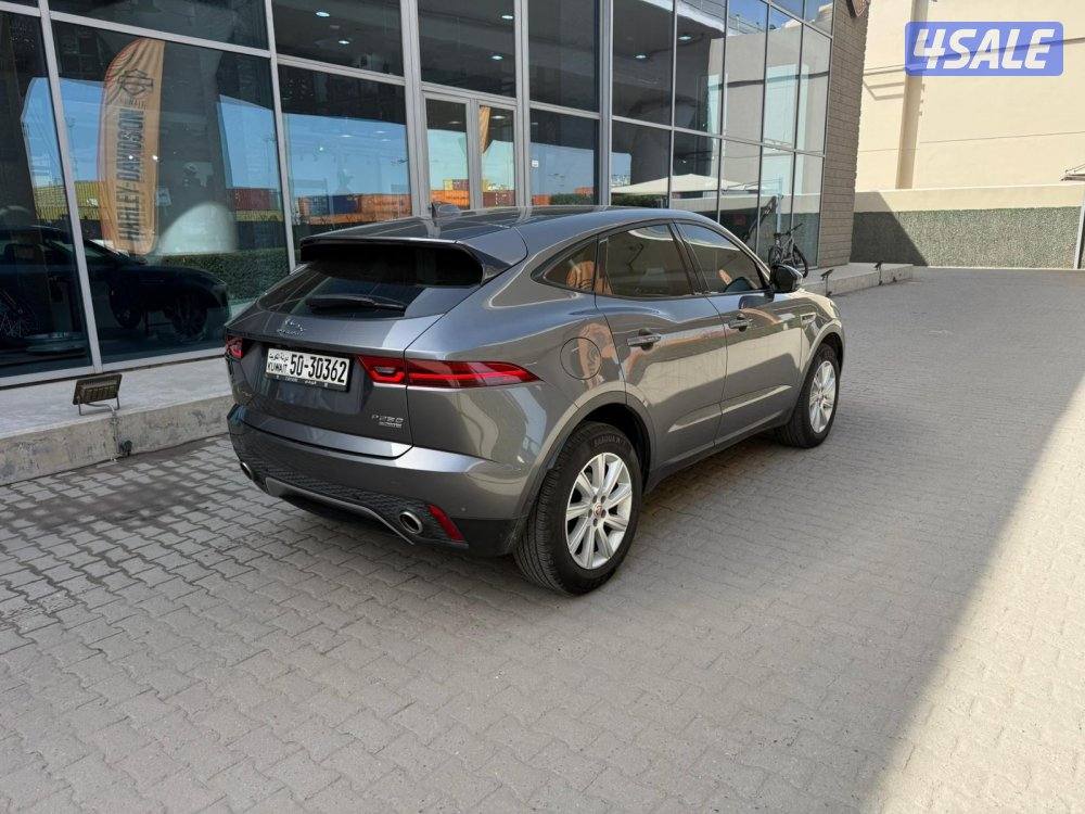 جاكوار E-PACE0