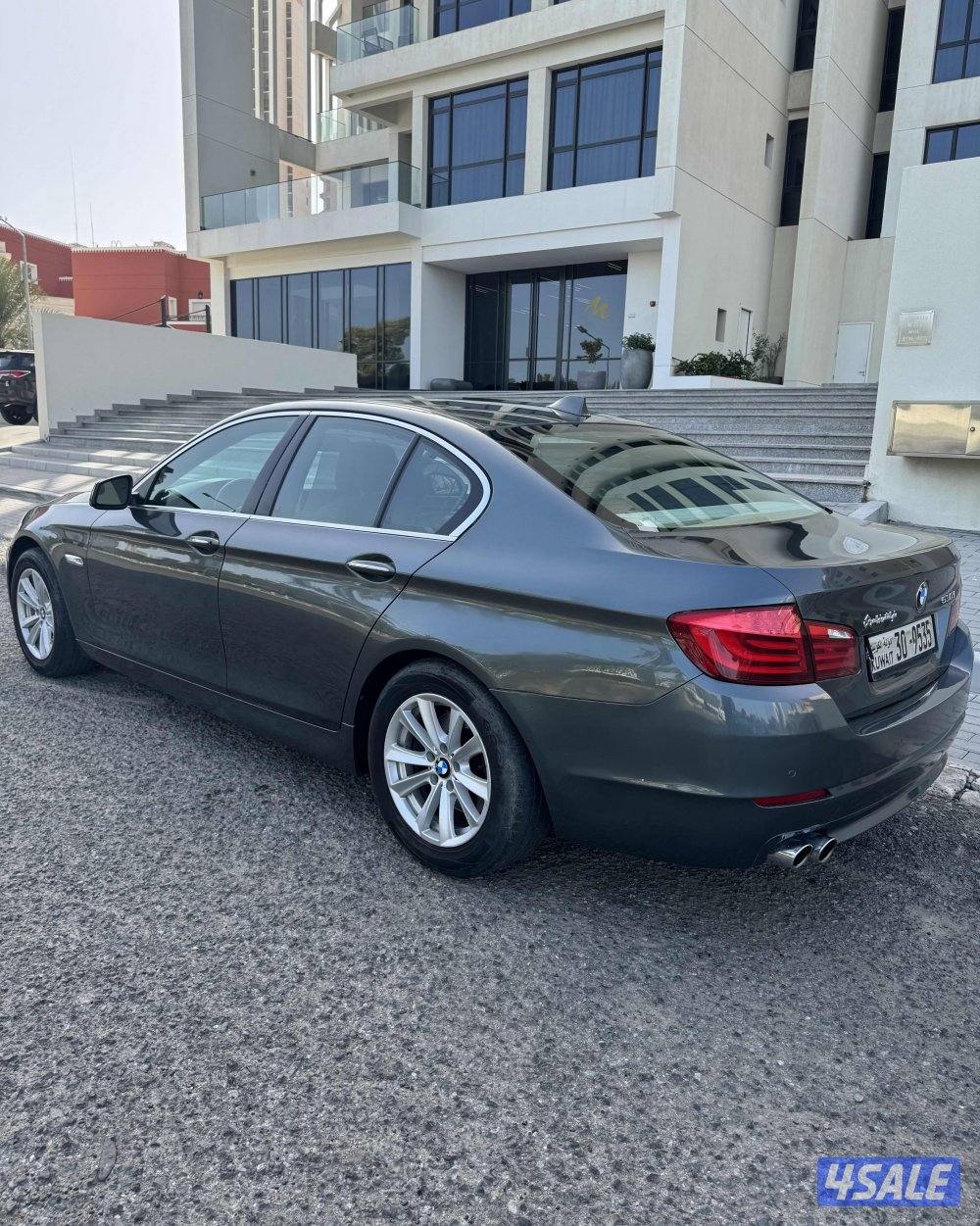 بي ام دبليو 530i كامل المواصفات 2013 بحالة ممتازة العداد 150 الف3