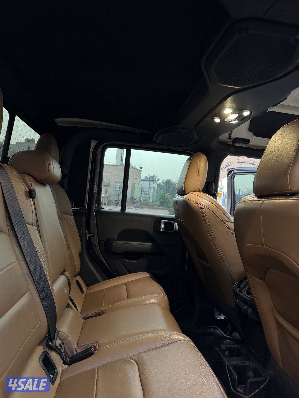 للبيع جيب جلاديتور4