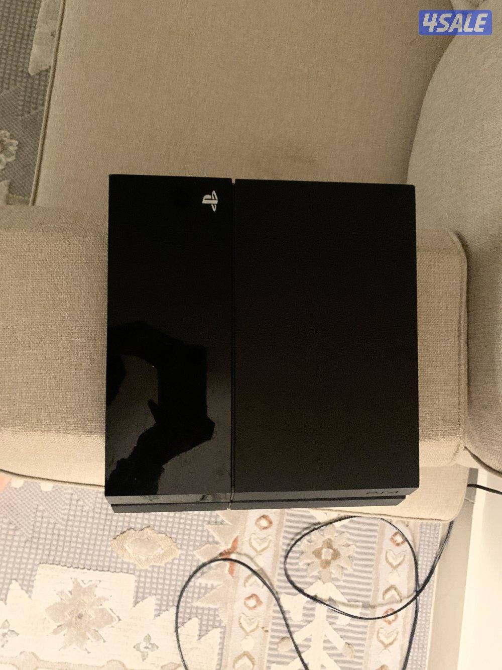 سوني ٤ مستعمل ومع شريط جراند0