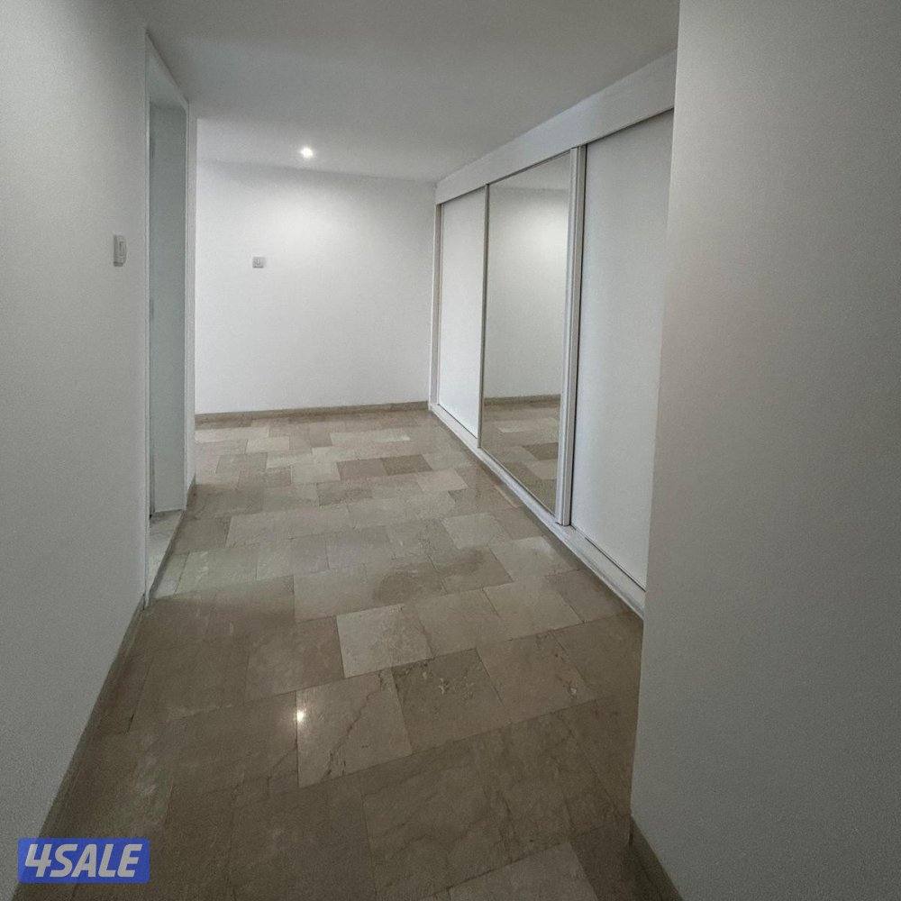 شقة نصف مفروشة للإيجار في بنيد القار4