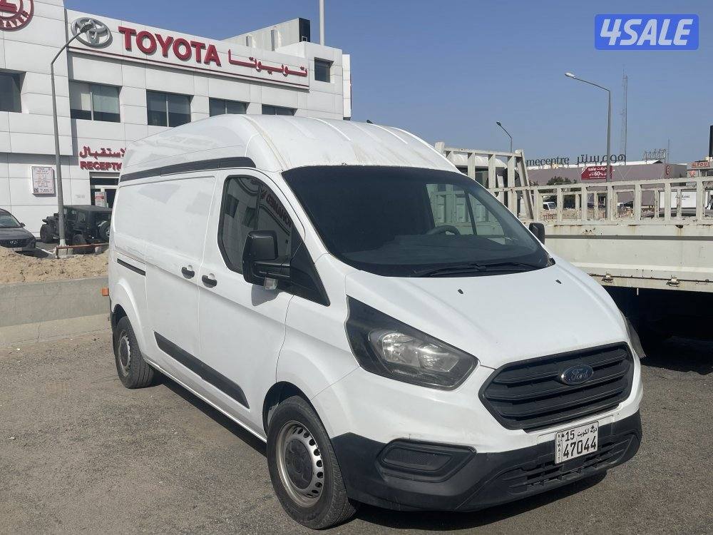 للبيع فورد مقفل موديل 2019 عداد 155 الف قير عادي ديزل0