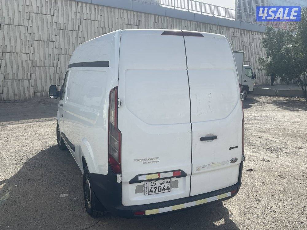 للبيع فورد مقفل موديل 2019 عداد 155 الف قير عادي ديزل2