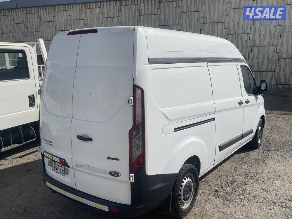 للبيع فورد مقفل موديل 2019 عداد 155 الف قير عادي ديزل3