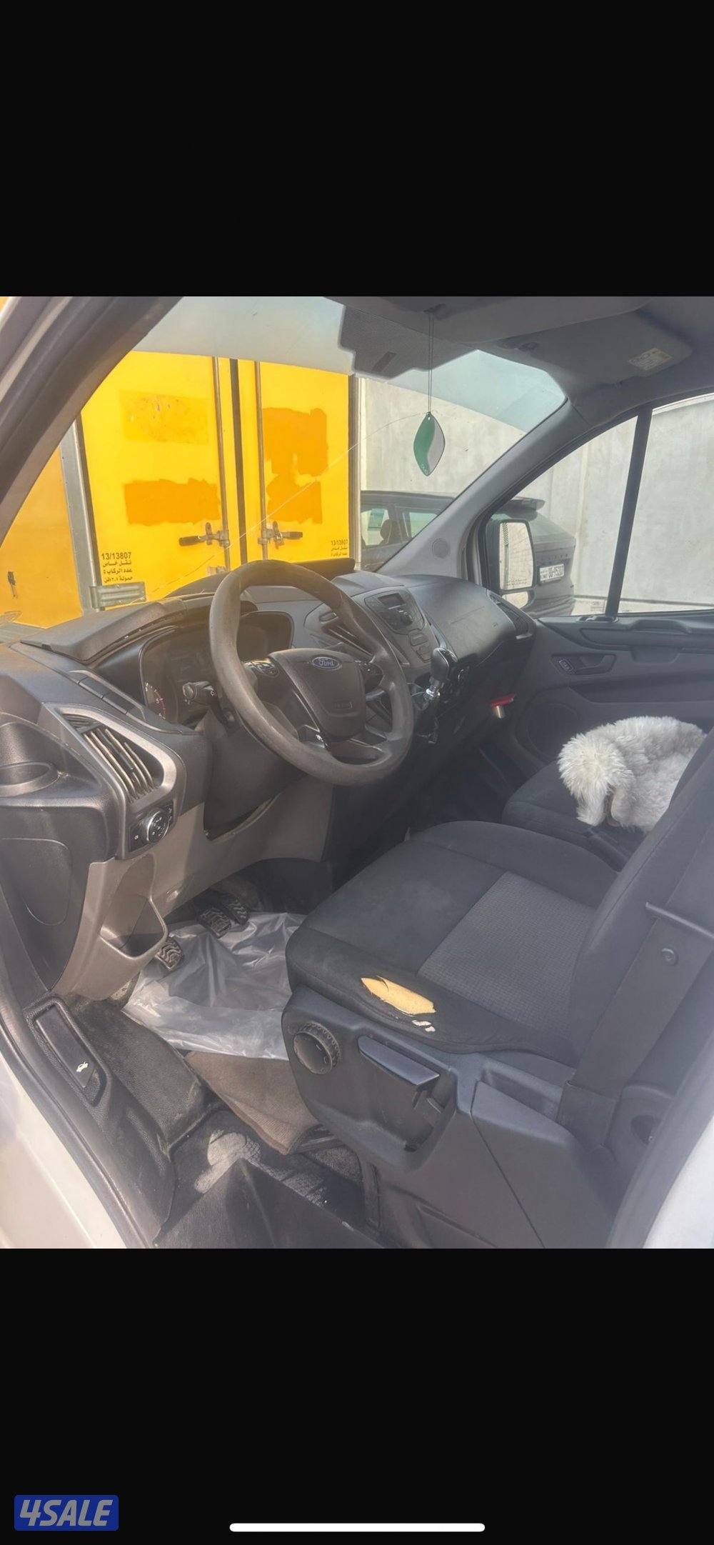 للبيع فورد مقفل موديل 2019 عداد 155 الف قير عادي ديزل4