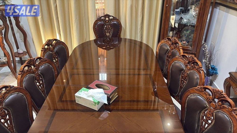 طاولة سفرة تتميز و تتصغر مع ١٢ كرسي و درسوار و منظرة1