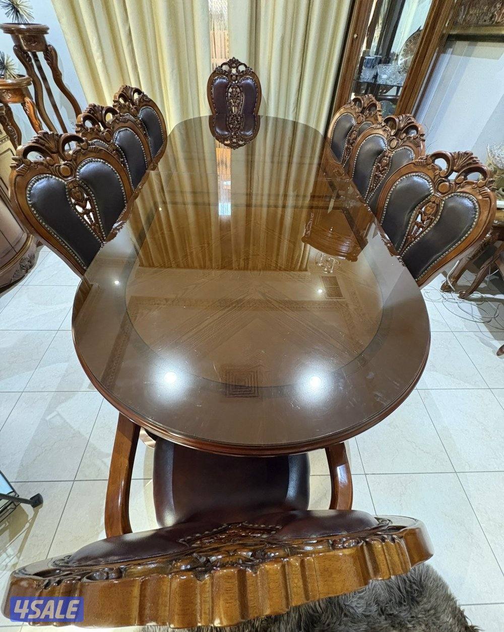 طاولة سفرة تتميز و تتصغر مع ١٢ كرسي و درسوار و منظرة0