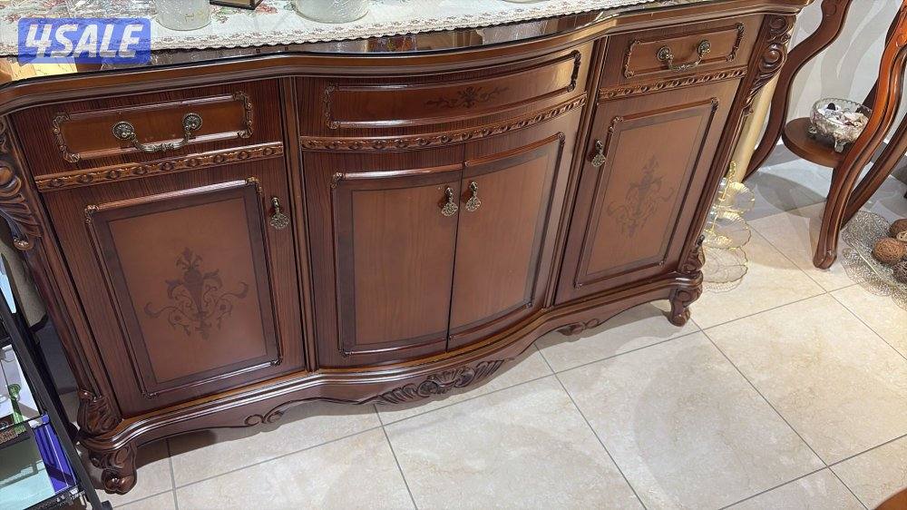 طاولة سفرة تتميز و تتصغر مع ١٢ كرسي و درسوار و منظرة3