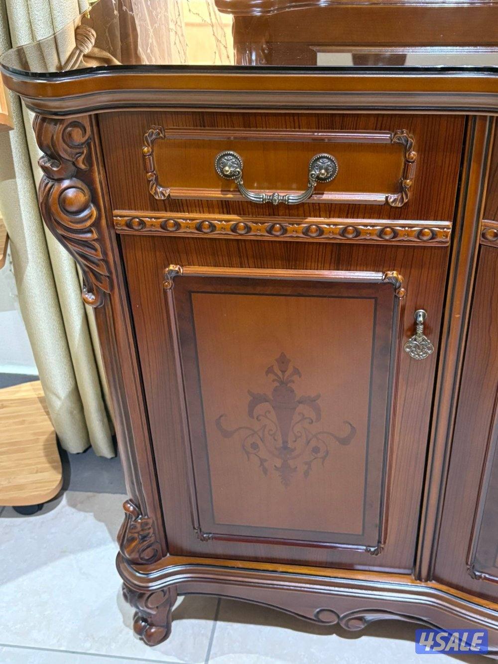 طاولة سفرة تتميز و تتصغر مع ١٢ كرسي و درسوار و منظرة9