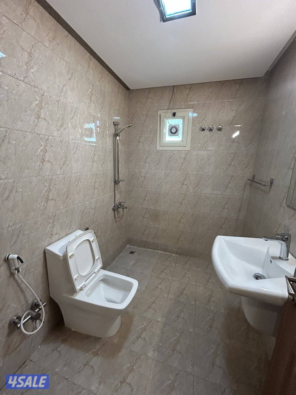 للإيجار شقه في عبدالله المبارك0