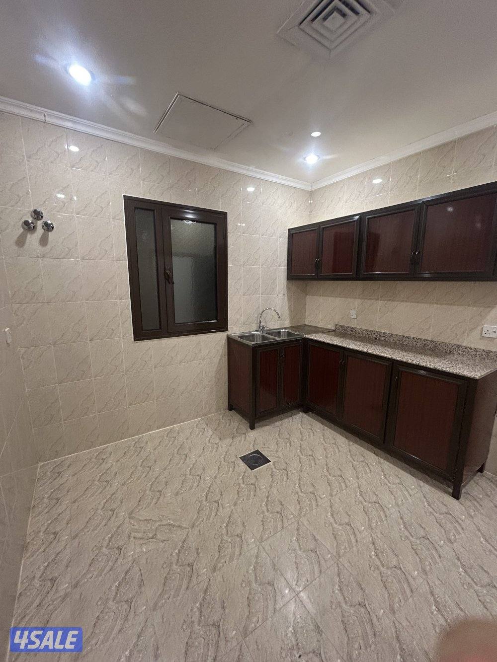 للإيجار شقه في عبدالله المبارك2