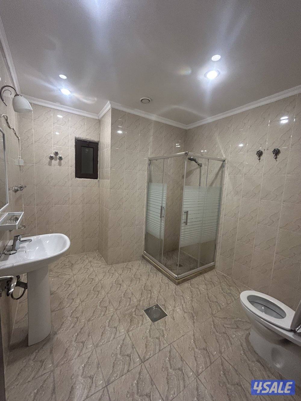 للإيجار شقه في عبدالله المبارك3