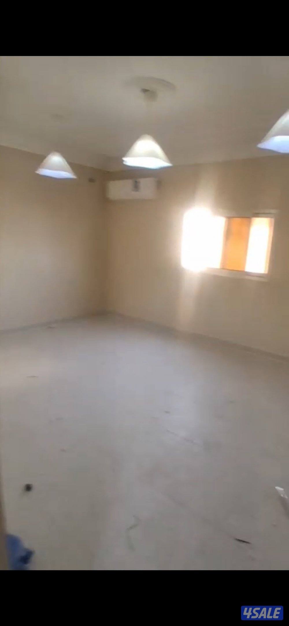 دور اول مجدد 4 غرف + وحدة ماستر حمامين صالة مطبخ رووف غرفة خدا مع حما1