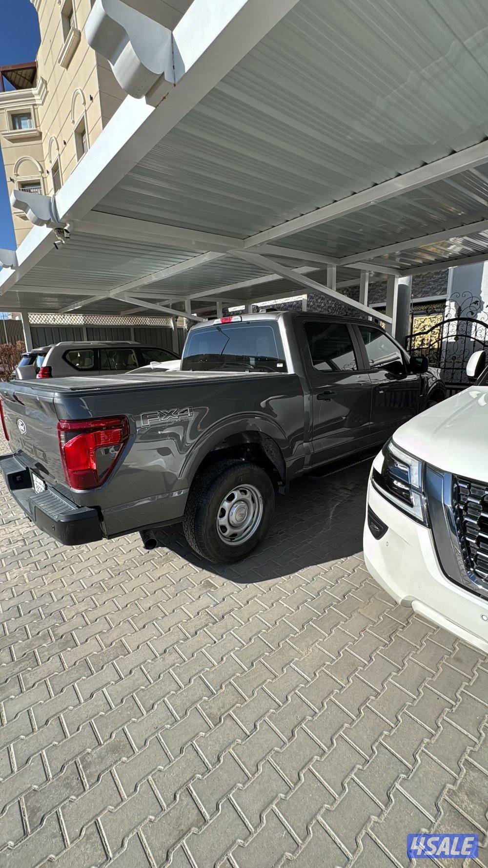 للبيع وانيت فورد فيه دبل موديل 2024 ماشي 16 صبغ الوكالة تحت الكفاله1