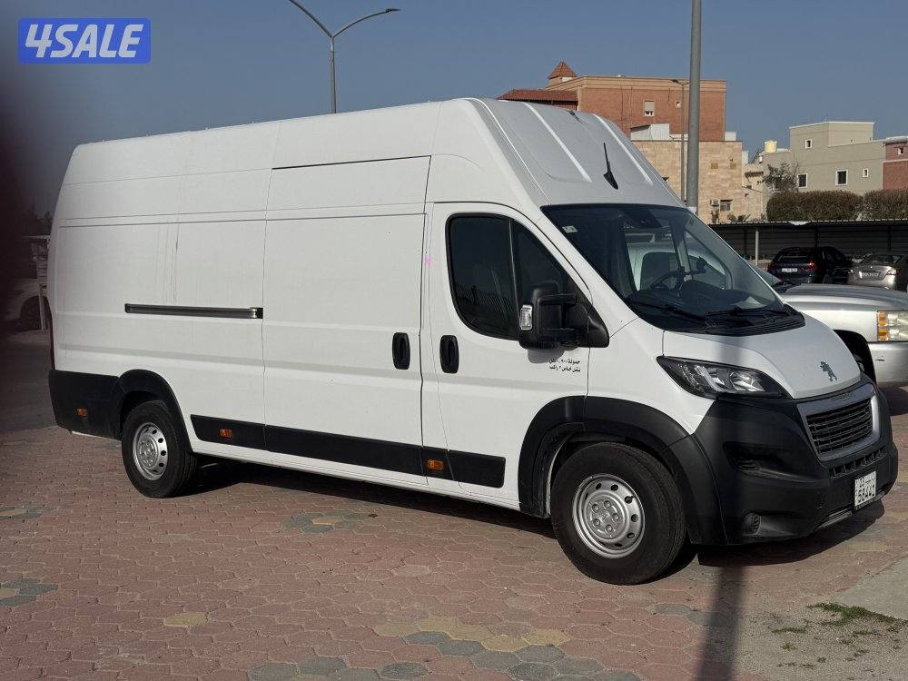 بيجو بوكسر 2024 L الممشى 4.740 بحالة الوكالة مجهزة لنقل الدراجات النار0