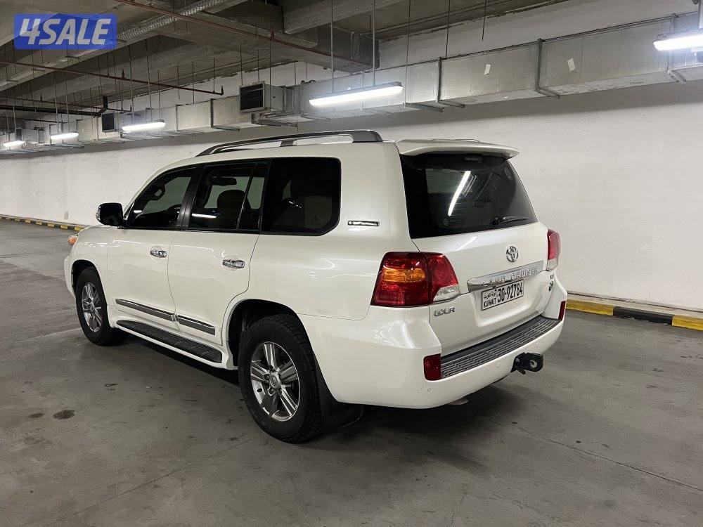 تويوتا - لاندكروزر - ٢٠١٥ - الساير- ابيض صدفي0