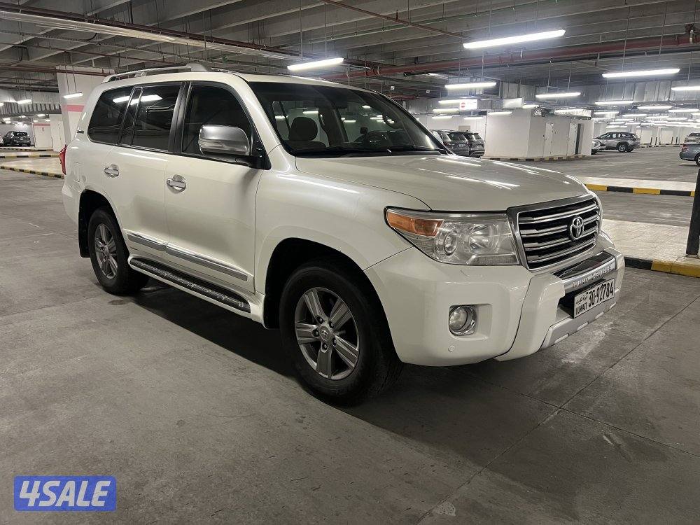 تويوتا - لاندكروزر - ٢٠١٥ - الساير- ابيض صدفي1