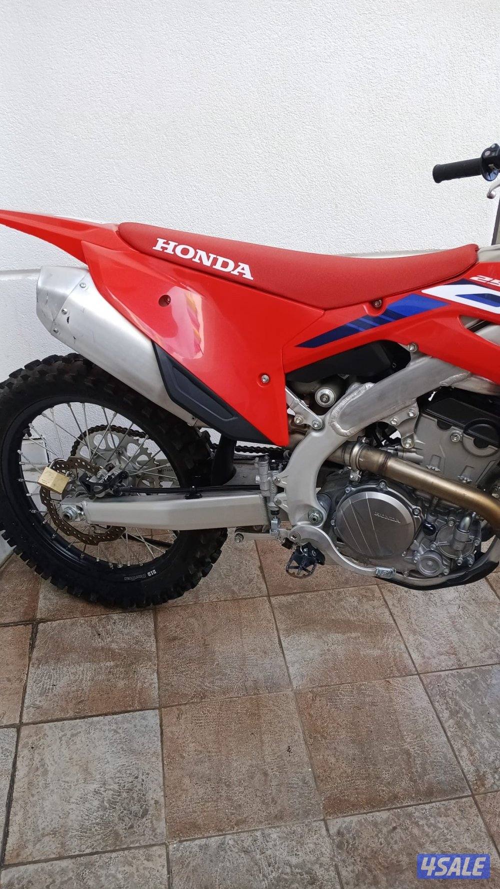 Honda CRF 250R 2023 ready for fist service it s almost new0