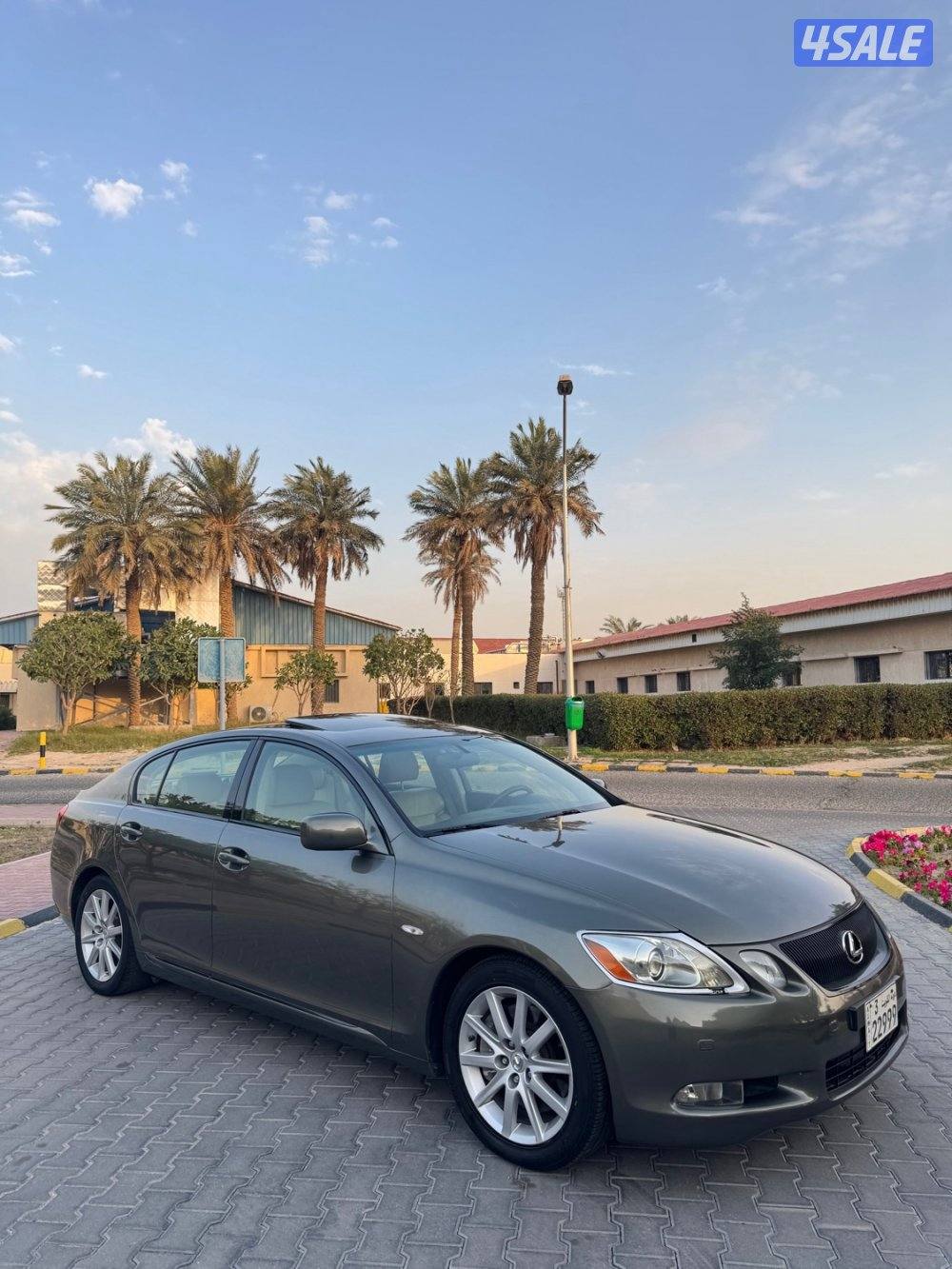 للبيع لكزس GS ماشي 194 الف بحالة الوكالة0