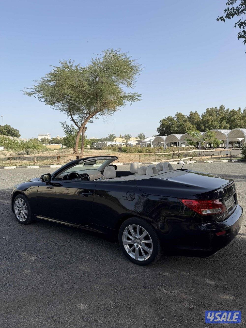 سلام عليكم للبيع لكزس  بحاله ممتازه شرط الفحص مفحوص وجاهز فحصه معاه4