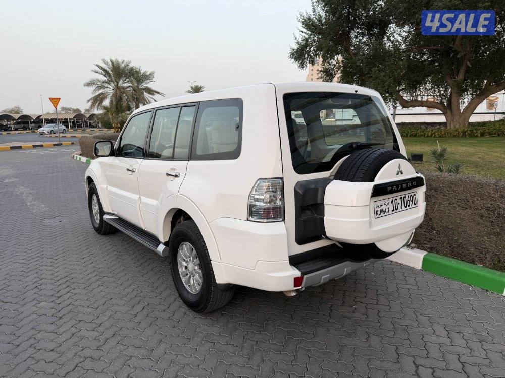 للبيع باجيرو موديل 2011 بحالة طيبة0