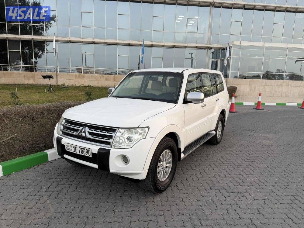 للبيع باجيرو موديل 2011 بحالة طيبة2