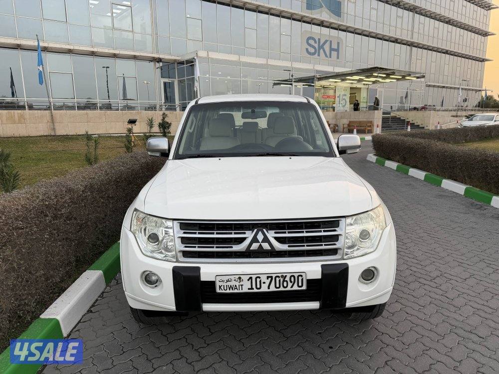 للبيع باجيرو موديل 2011 بحالة طيبة3