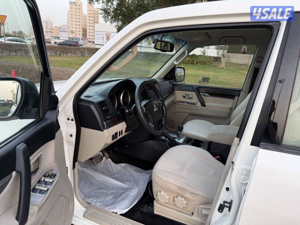 للبيع باجيرو موديل 2011 بحالة طيبة5