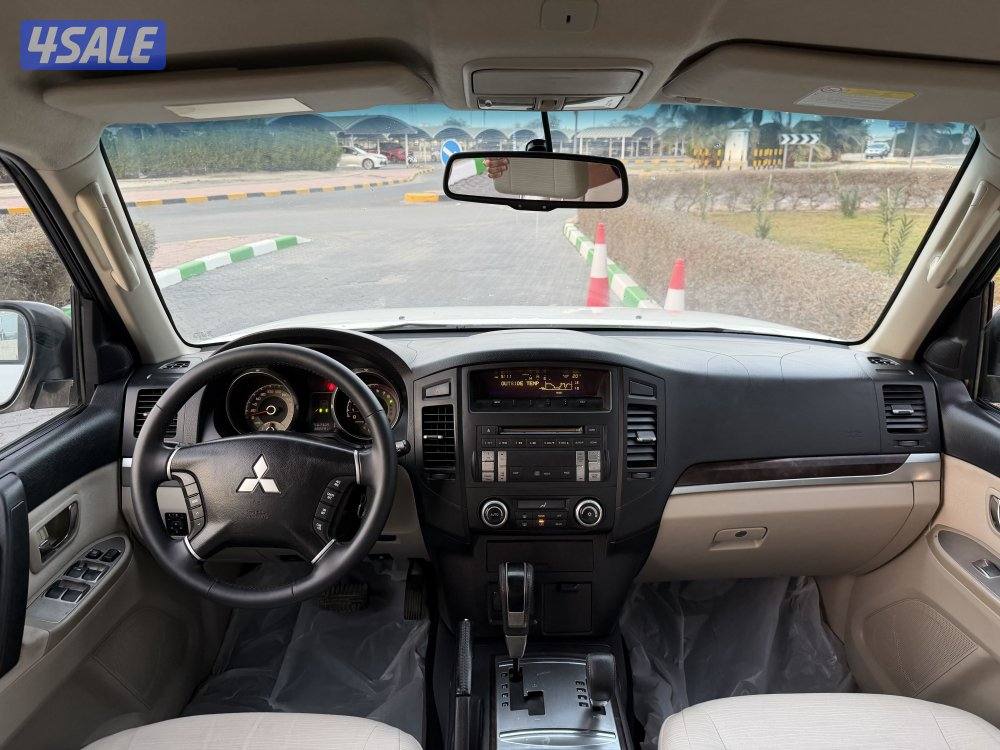 للبيع باجيرو موديل 2011 بحالة طيبة7