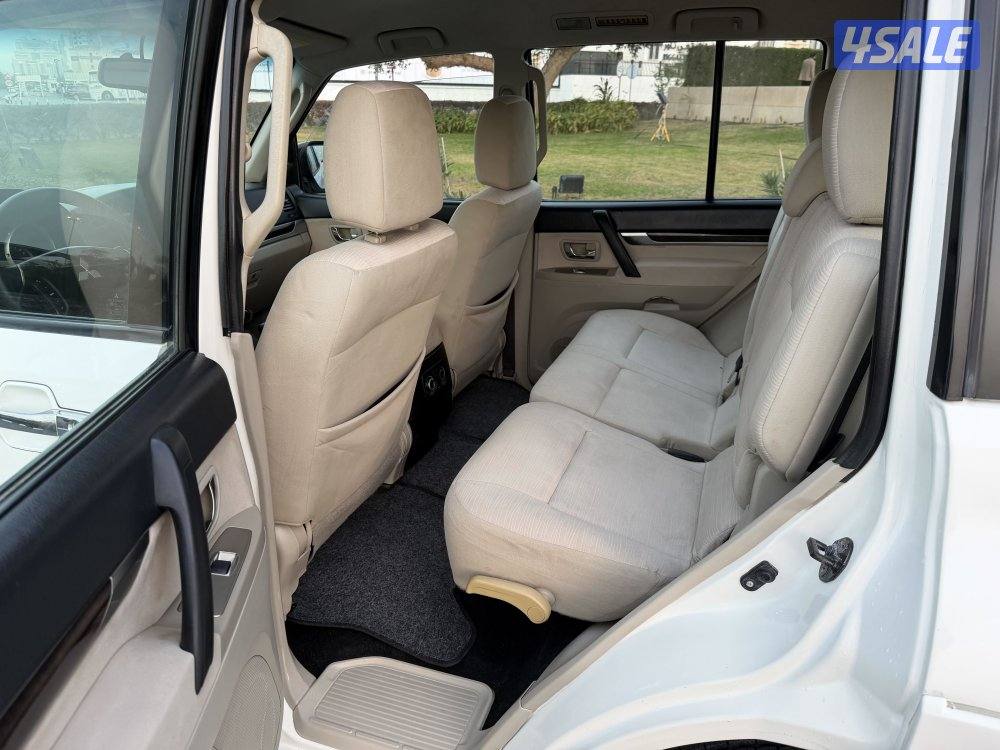 للبيع باجيرو موديل 2011 بحالة طيبة8