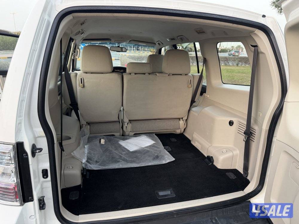 للبيع باجيرو موديل 2011 بحالة طيبة9