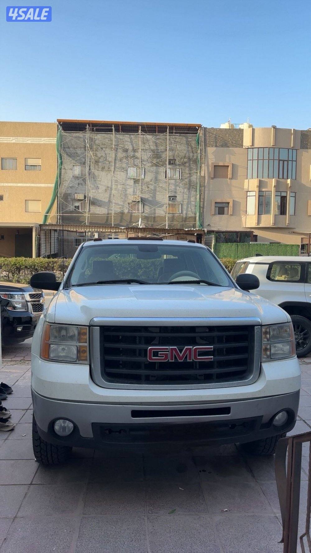 للبيع وانيت جمس (٢٠١٠)  مواصفات خاصة قمارة ونص Hd 2500 موجود فحص2