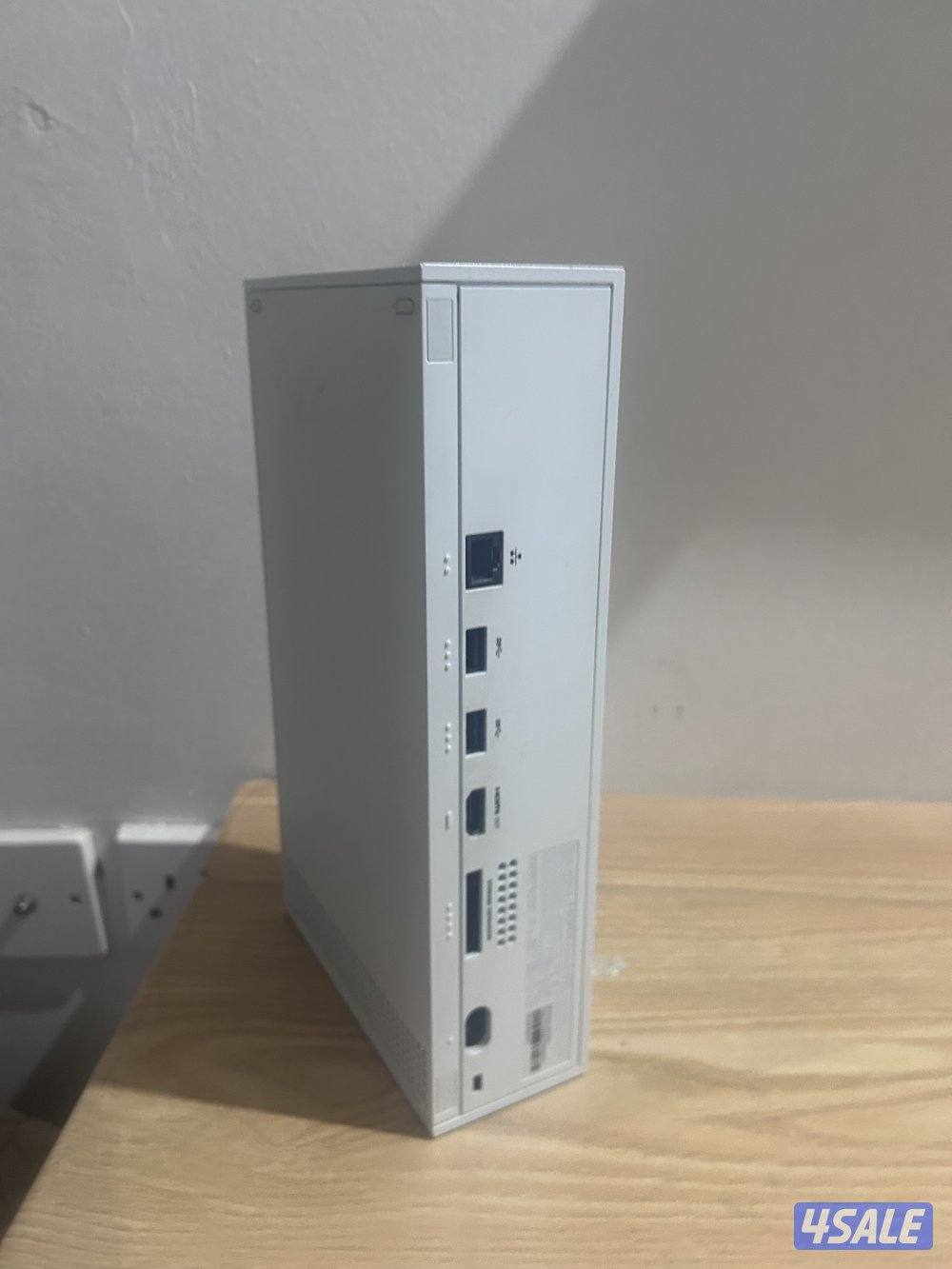 اكس بوكس سيريس اس مستعمل مافيه خربات معها يدتين0