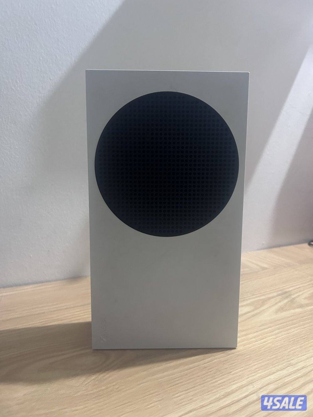 اكس بوكس سيريس اس مستعمل مافيه خربات معها يدتين1