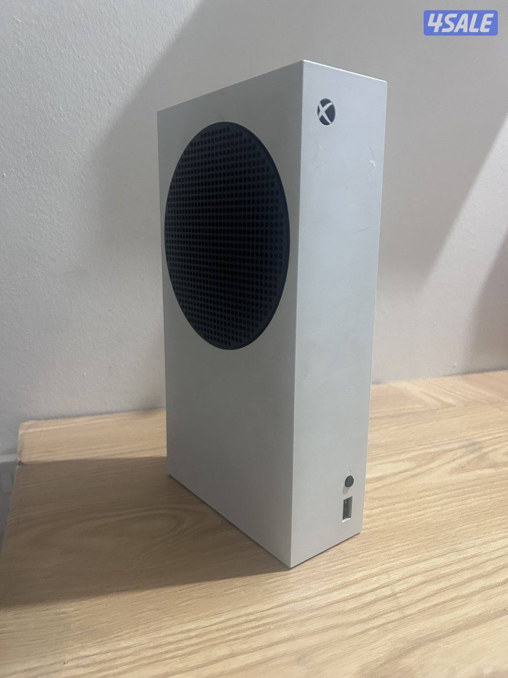 اكس بوكس سيريس اس مستعمل مافيه خربات معها يدتين2