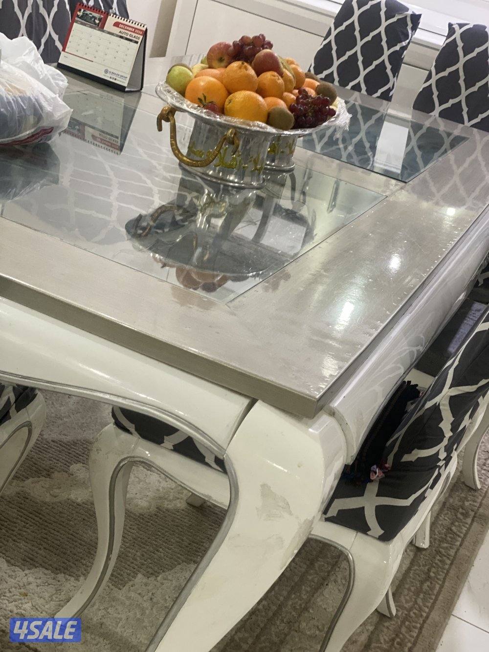 طاوله طعام 10 كراسي مع بوفيه1