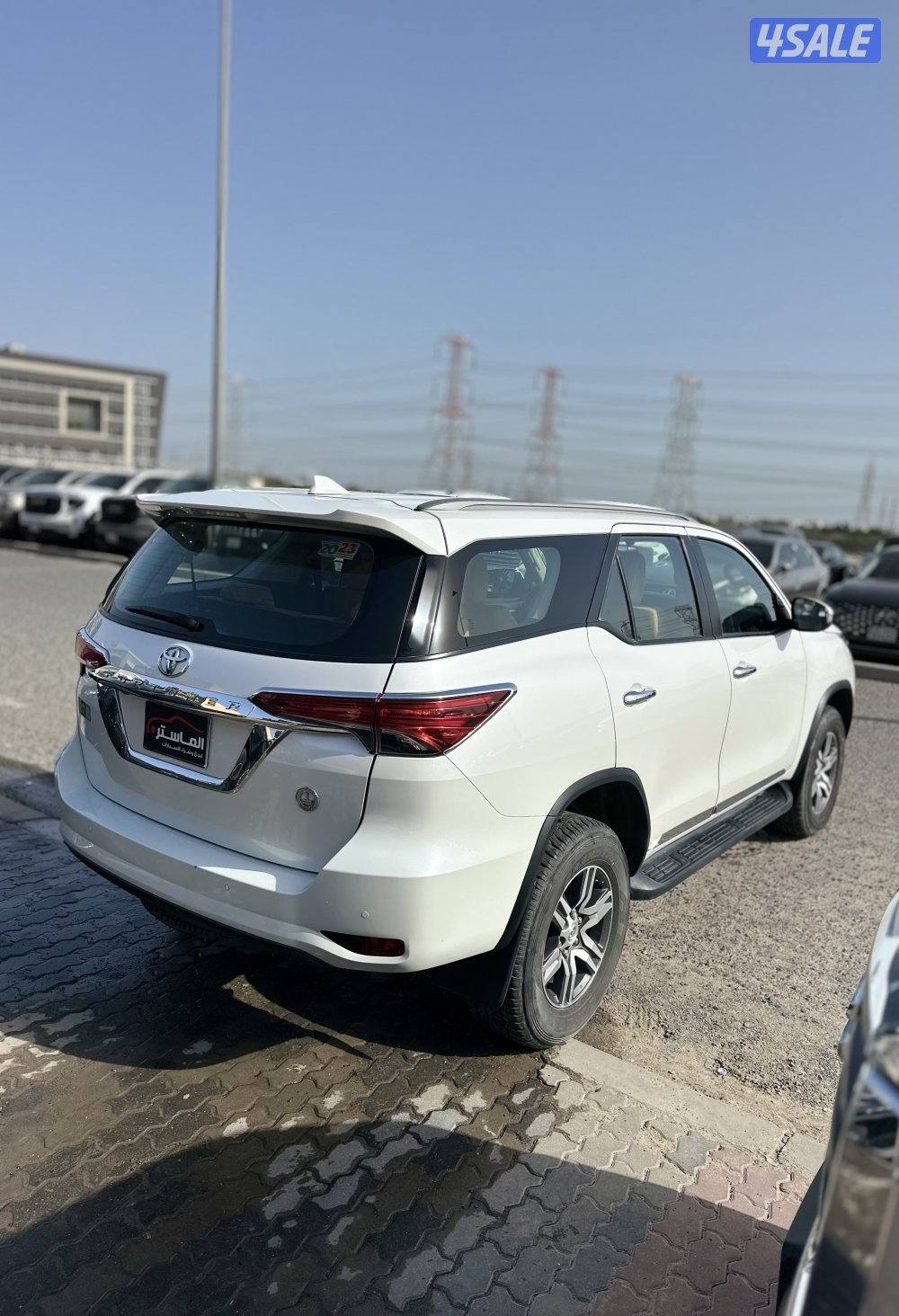 فورتنر V4  موديل 2023 دبل قير ماشي 55 الف3