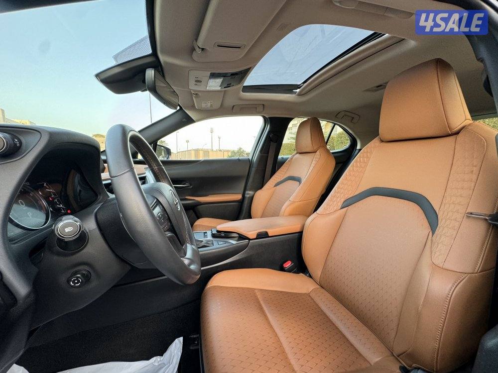 لكزس UX 200 موديل 2021 صبغ الوكاله عداد 1612