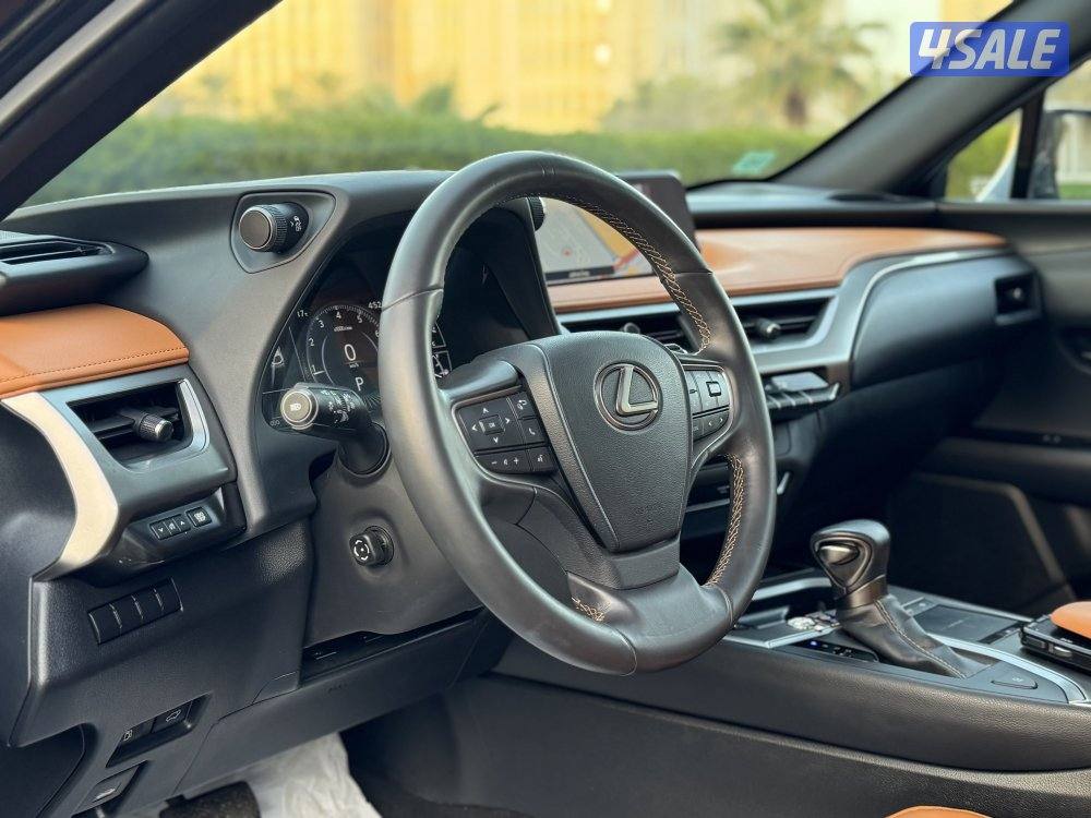 لكزس UX 200 موديل 2021 صبغ الوكاله عداد 1614