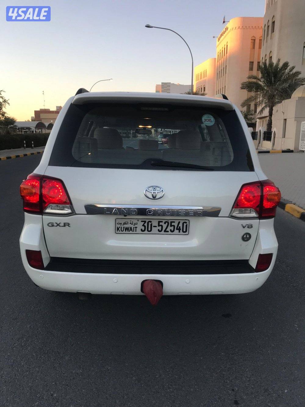 لاند كروزر مديل 2015 GXR لون ابيض 8 سلندر1