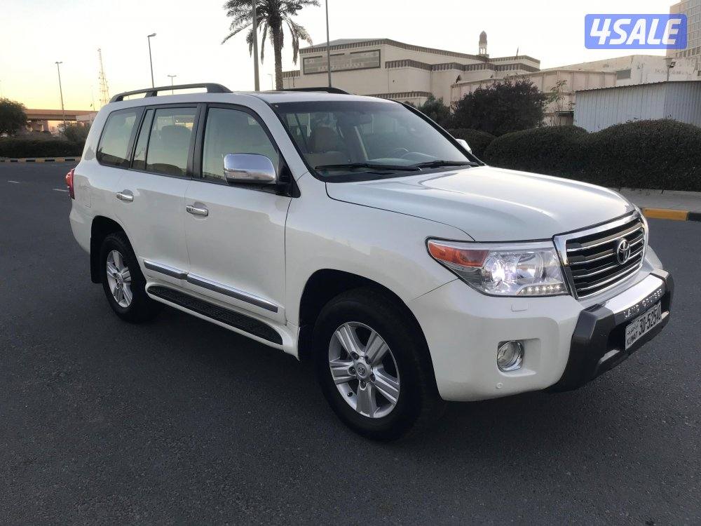 لاند كروزر مديل 2015 GXR لون ابيض 8 سلندر2